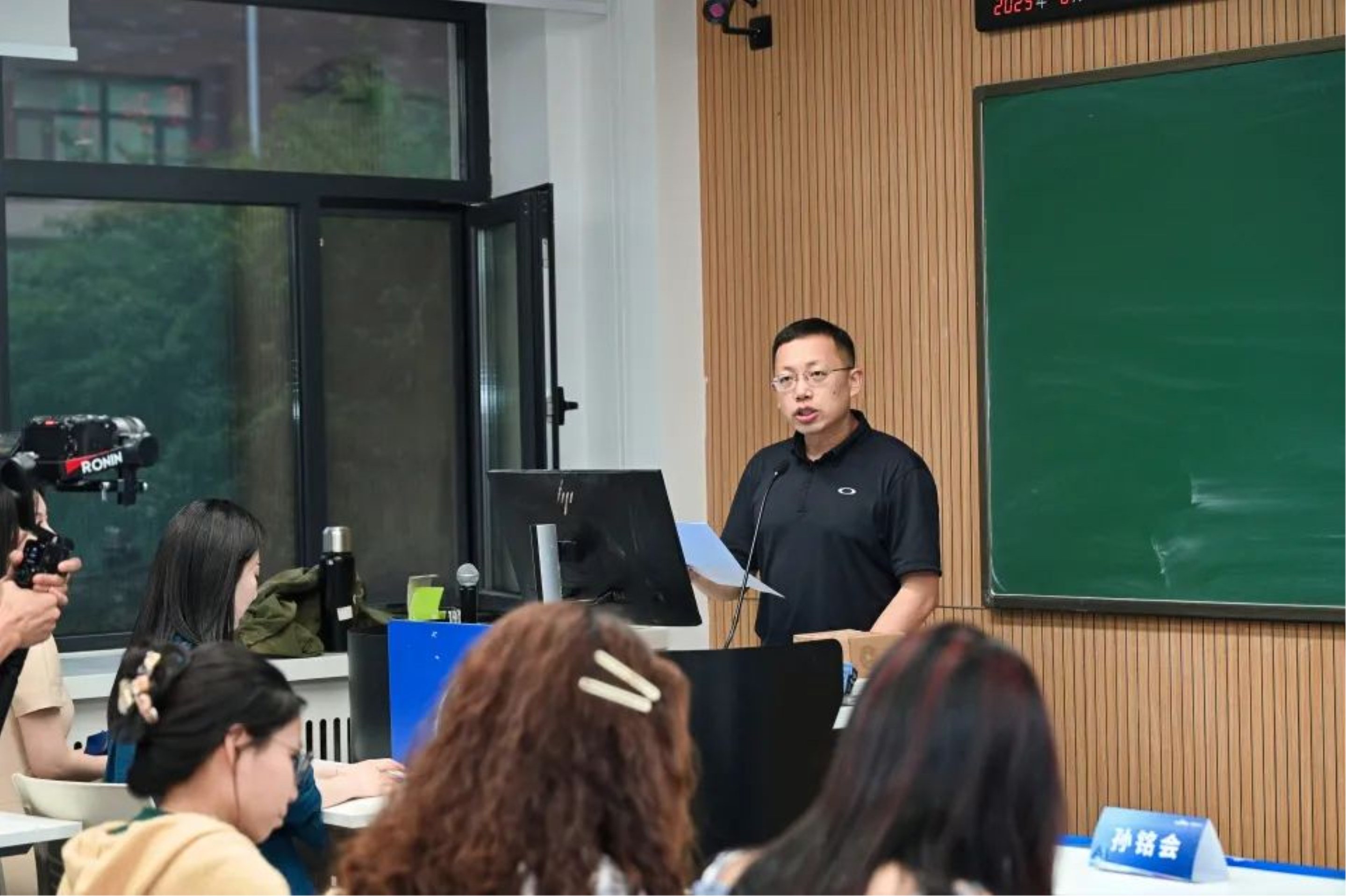 从大学到中学：2025百度商业AI技术创新大赛播种未来科技人才(图2)